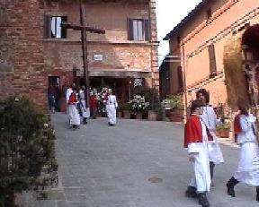 Panicale in Umbria: La Processione dei tradizionali Tronchi Pasquali