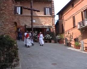 Panicale in Umbria: La Processione delle tradizionali croci Pasquali