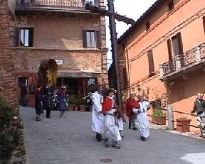Panicale: The Easter Procession with the typical Trunks