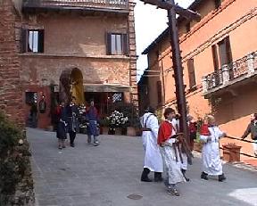 panicale in Umbria: La Processione dei Tronchi Pasquali
