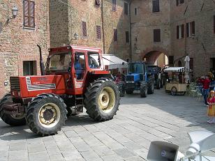 panicale in Umbria: La Processione dei Tronchi Pasquali