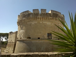 Il fantastico castello di Acaya nella Puglia Salentina
