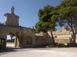 Il fantastico castello di Acaya nella Puglia Salentina